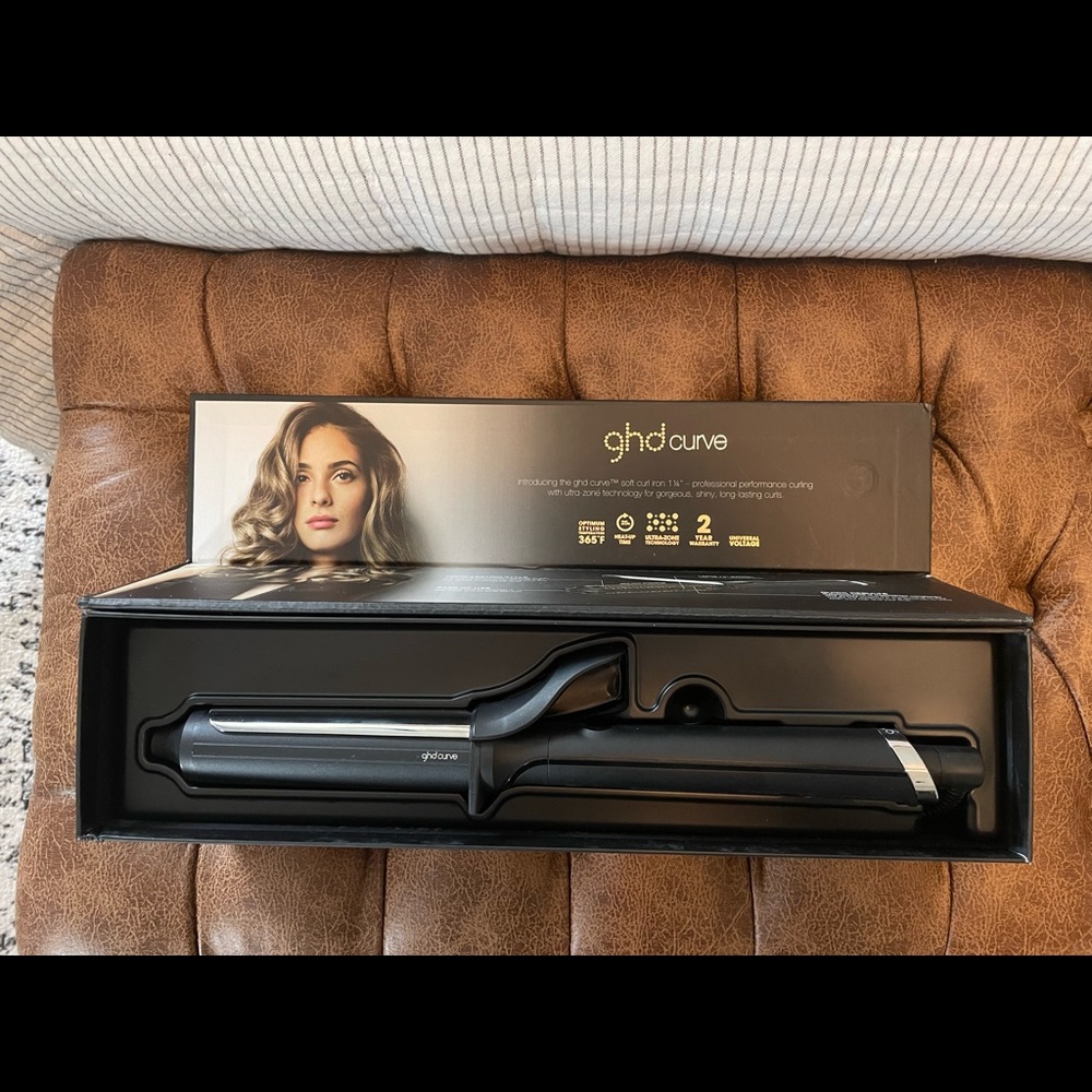 GHD soft curve 1 1/4 curling iron